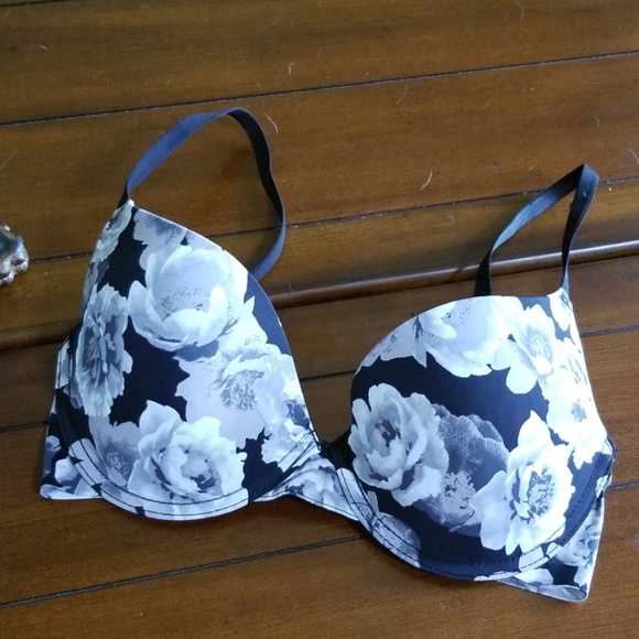 Vince Camuto Other - VINCE CAMUTO 🖤 BRA